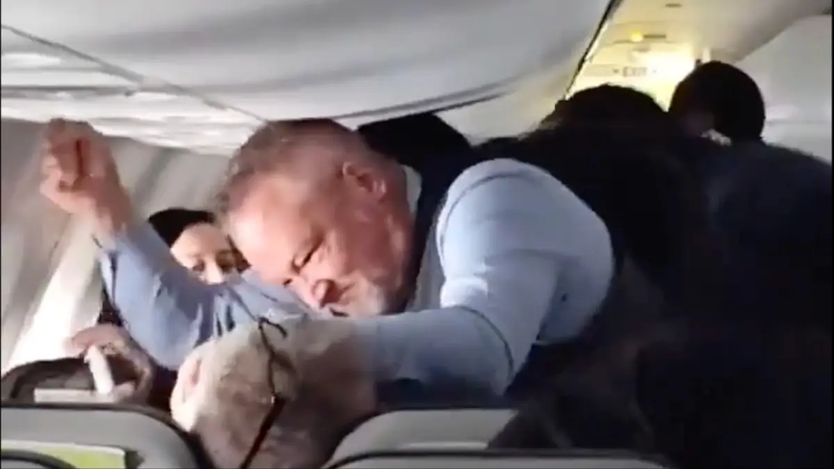 Alaska Airlines Flight Attendant Fights Off Attacker to Save Female Passenger In Midair Chaos