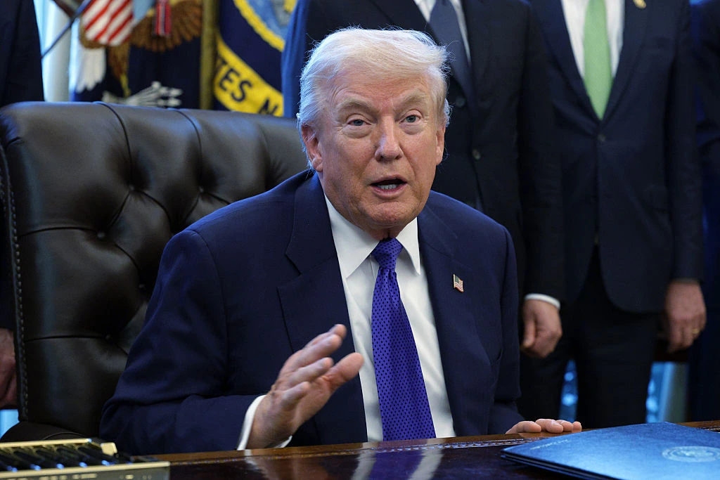 ‘What Happened?’: Trump Abruptly Ends Briefing After a Sudden Medical Scare That Sends Staff Scrambling — and Viewers Are Still Looking for Details