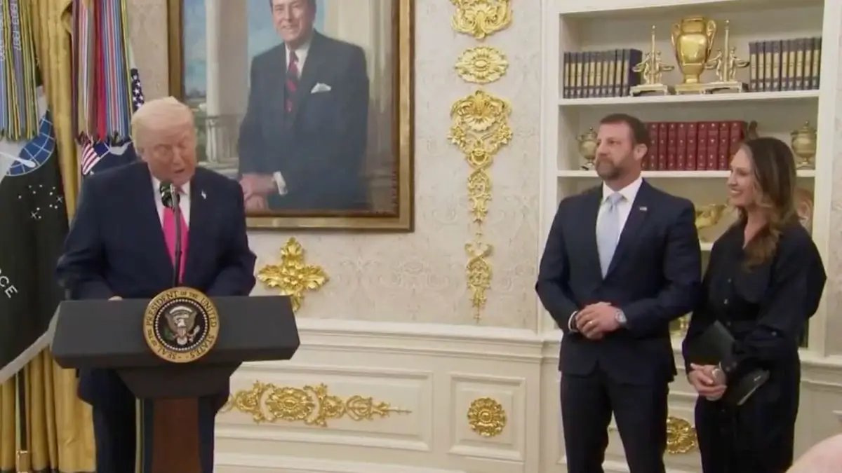 ‘Ew. Just Ew’: Donald Trump Locks In on His Cabinet Pick’s Wife — Then Pushes It Too Far as Cameras Catch a Lingering Look That Raises Eyebrows Fast