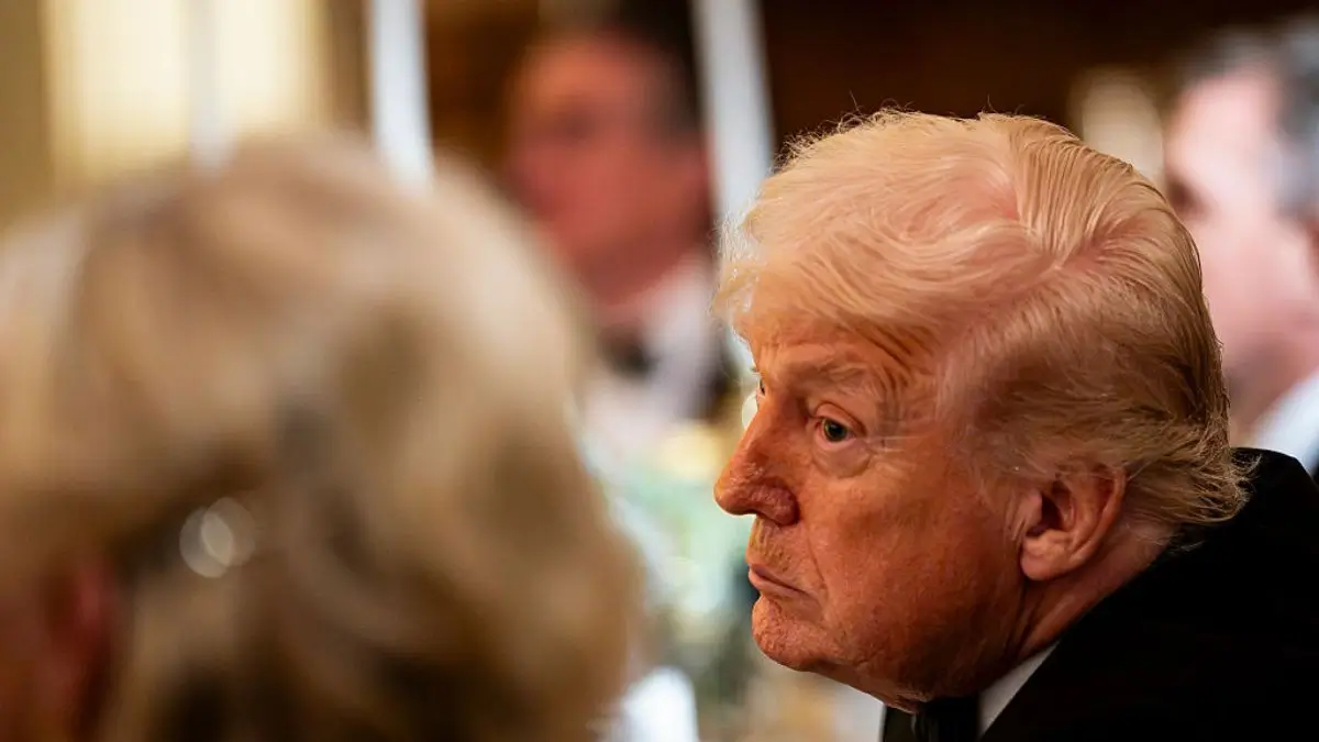 Trump’s Celebration Dinner Sparks Confusion After Viewers Realize He’s the Only One Eating — Then the Odd Seating Arrangement Starts Raising More Eyebrows