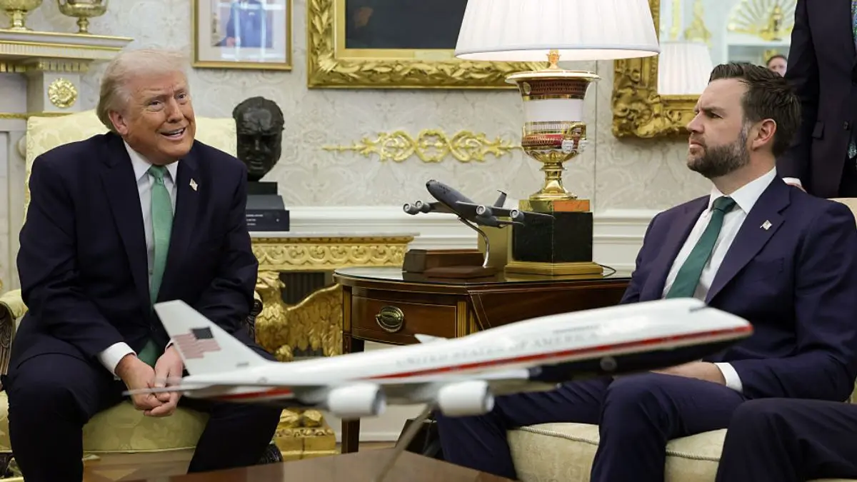 ‘Trump Hates JD’: Trump Acts Like He Doesn’t See JD Vance — Then Slaps Him With a Slick Compliment That Feels More Like a Jealous Swipe Than Praise