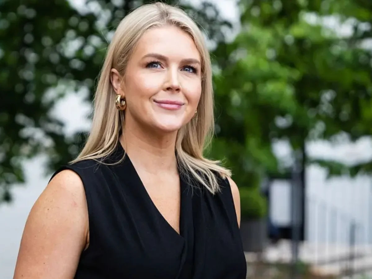 karoline leavitt tight dress Leavitt's Leggiest White House Looks Photos of celebrity in ill-fitting