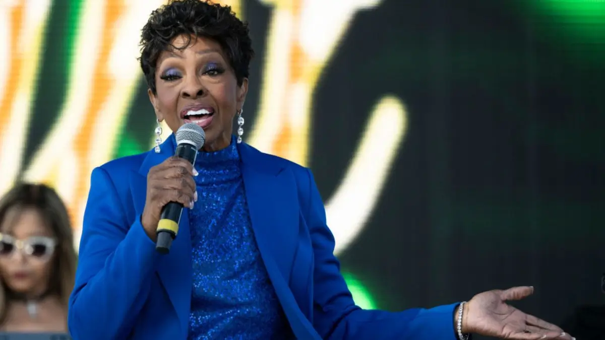 Gladys knight choose to stop touring after her son expresses fear