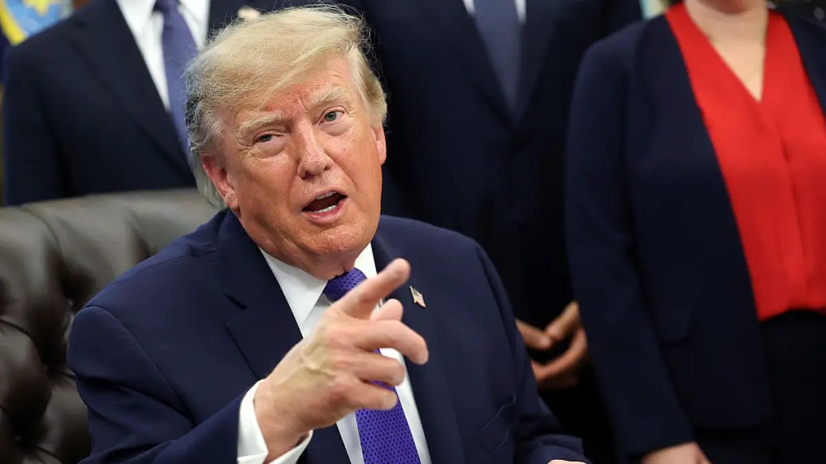 ‘Ugh…Embarrassing’: Trump Gets Lost Mid-Speech as Everyone Frantically Points Him Toward the Woman Sitting Right There — and Her Expression Says It All
