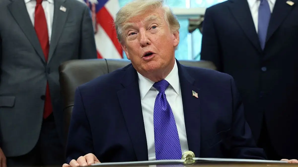 trump caught slurring during live oval office event
