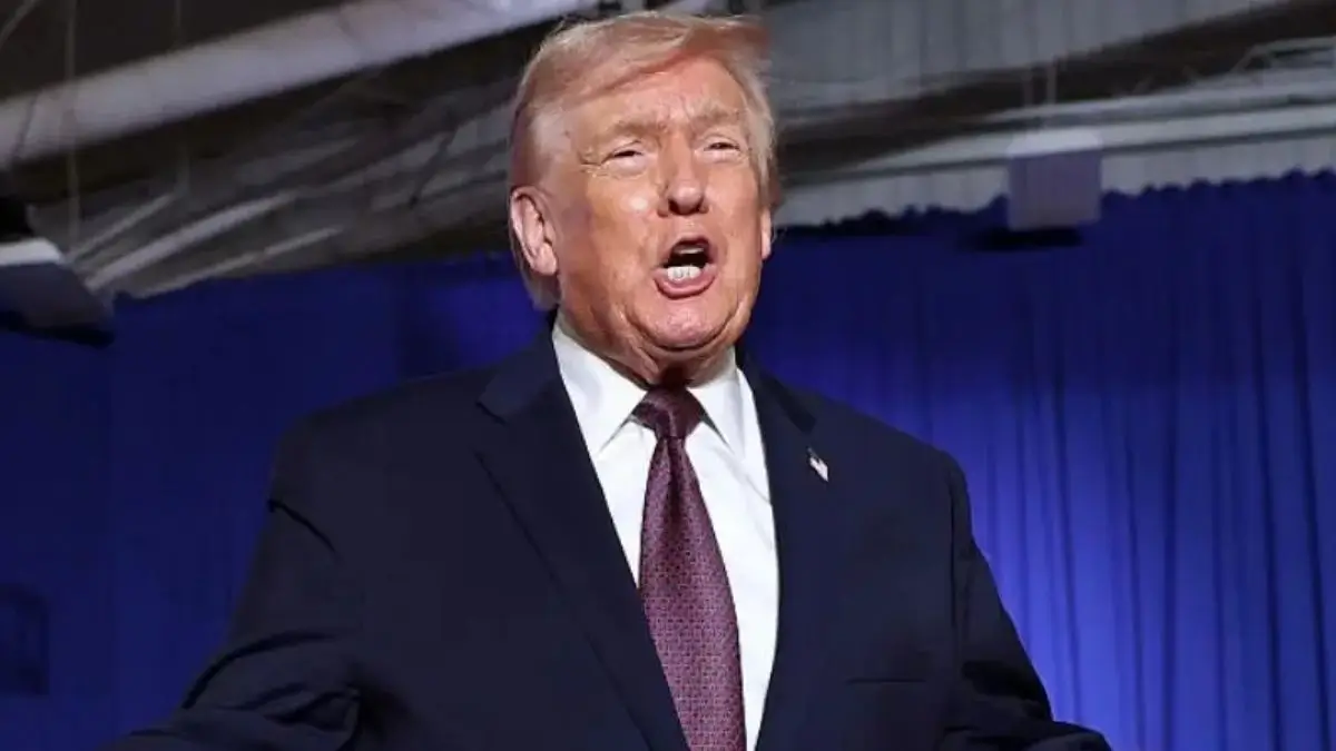 Trump flaunts his big body on stage