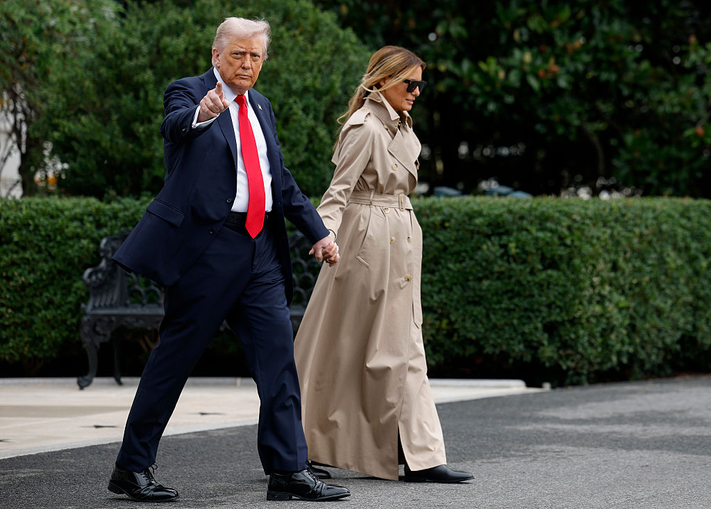 ‘OMG’: Folks In Stiches After Trump Keeps the Umbrella for Himself and Leaves Melania in the Rain — but His Pants Are What Everyone’s Talking About ‘OMG’: Folks In Stiches After Trump Keeps the Umbrella for Himself and Leaves Melania in the Rain — but His Pants Are What Everyone’s Talking About