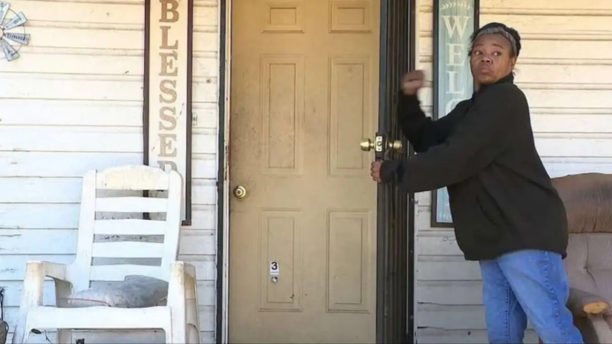 Georgia Couple Calls 911 Over Banging at Door. When a Cop Knocked, They Shot Him Believing He Was a Teen Prankster