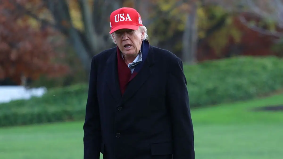 Trump Seems to Get Stuck on His Other Foot While Walking with His Grandson, Sparking Fresh Stroke Rumors Trump Seems to Get Stuck on His Other Foot While Walking with His Grandson, Sparking Fresh Stroke Rumors