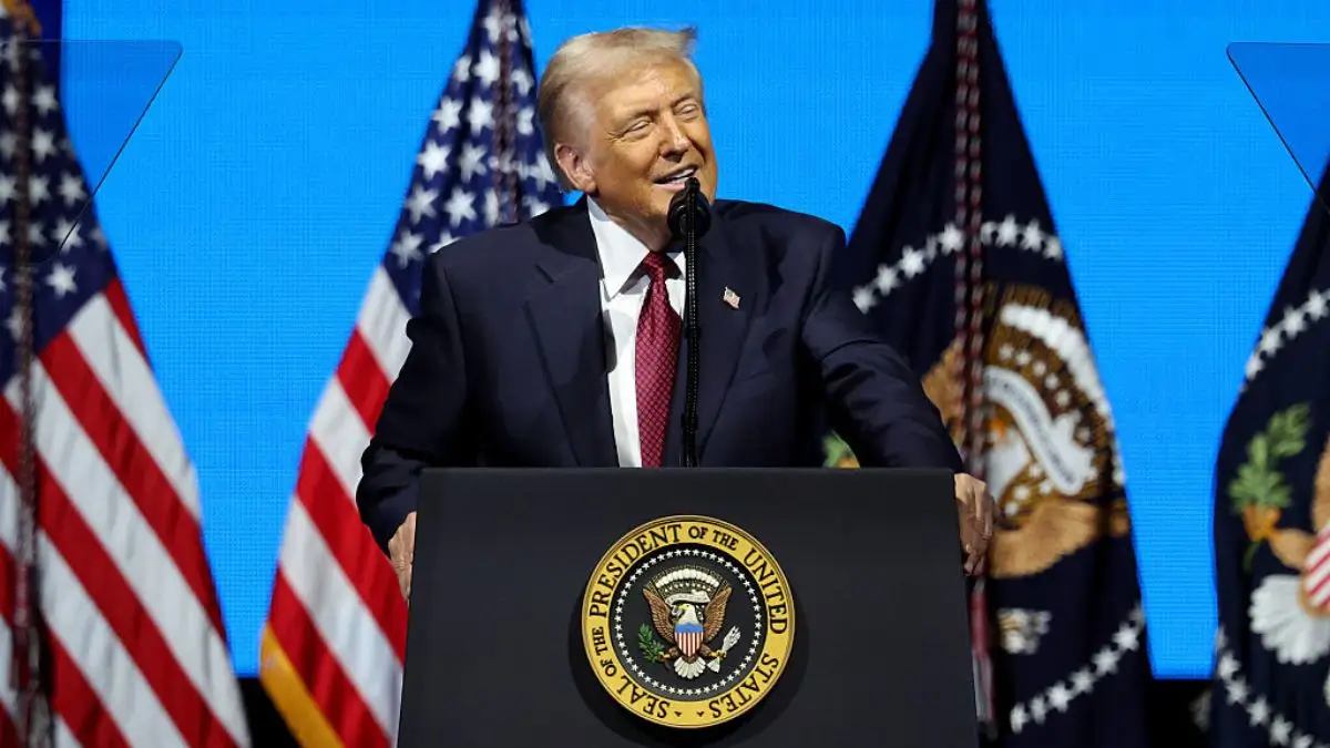 ‘Donny Is Slipping’: Trump’s Bizarre Geography Blunder Leaves Crowd in Stunned, Then His Attempt to Fix It Goes Even More Off the Rails | FROUSA NEWS ‘Donny Is Slipping’: Trump’s Bizarre Geography Blunder Leaves Crowd in Stunned, Then His Attempt to Fix It Goes Even More Off the Rails | FROUSA NEWS