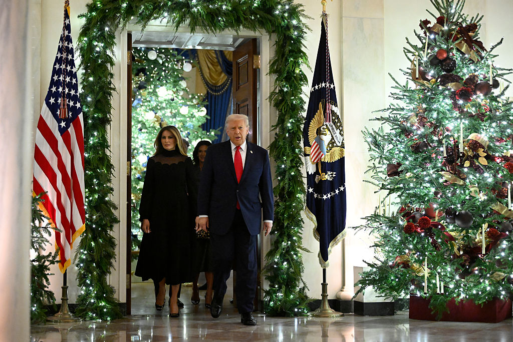 ‘It Be Your Own Family’: Melania Posts Damaging Video of Trump Struggling as Health Concerns Mount — and Fans Say She Knew Exactly What She Was Doing ‘It Be Your Own Family’: Melania Posts Damaging Video of Trump Struggling as Health Concerns Mount — and Fans Say She Knew Exactly What She Was Doing