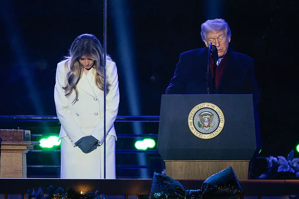 Trump Was Doing Well Reading from His Cue Cards Then Takes an Abrupt Turn and Viewers Can’t Stop Looking at Melania’s Reaction Trump Was Doing Well Reading from His Cue Cards Then Takes an Abrupt Turn and Viewers Can’t Stop Looking at Melania’s Reaction