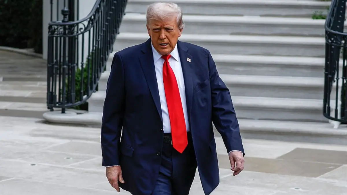 ’Is That Real?: Donald Trump Throws a ‘Party’ on the White House Lawn in Front of a Massive Gold Display, Then Fans Zoom In and the Backlash Shifts Fast